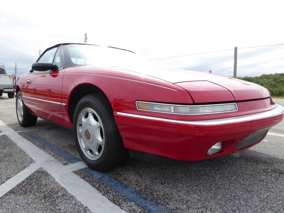 1991 Buick Reatta - Image 2 of 31