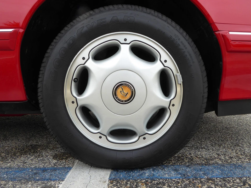 1991 Buick Reatta - Image 18 of 31