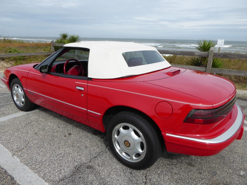 1991 Buick Reatta - Image 6 of 31