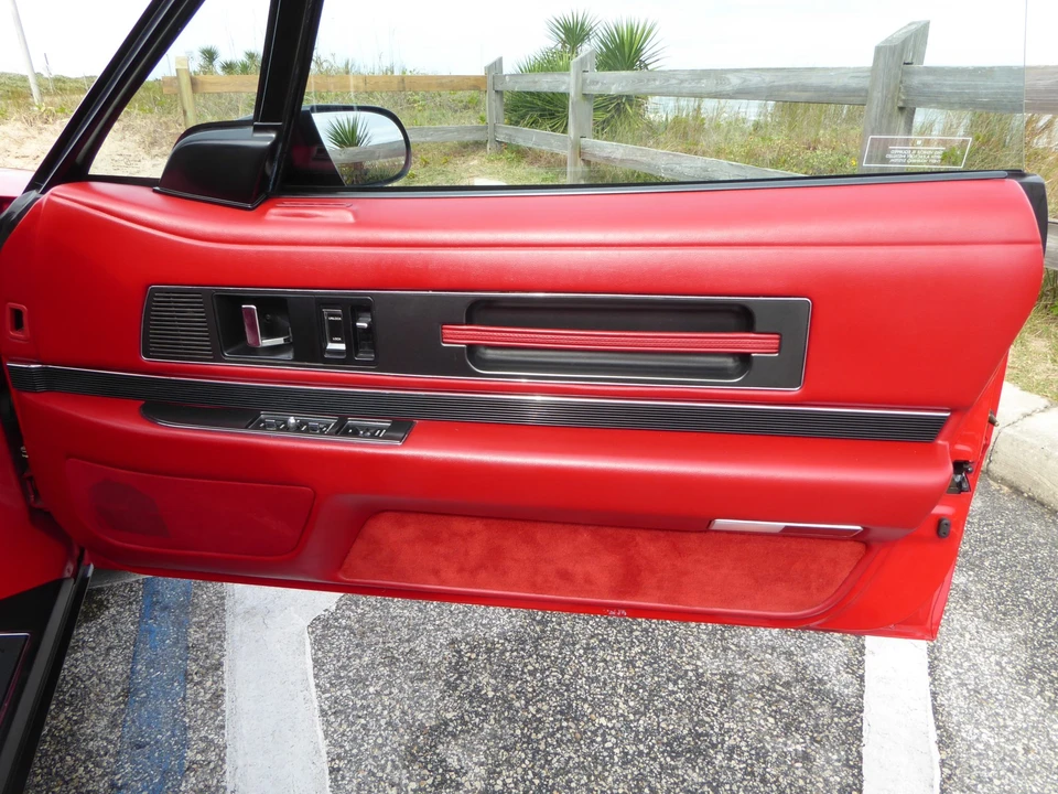 1991 Buick Reatta - Image 26 of 31