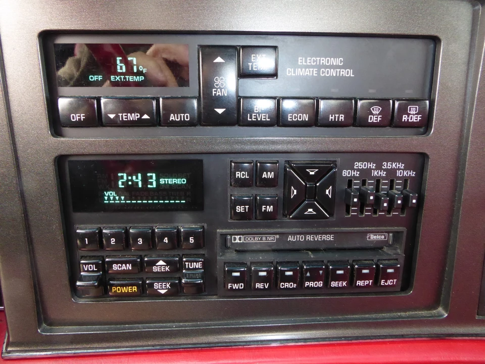 1991 Buick Reatta - Image 29 of 31
