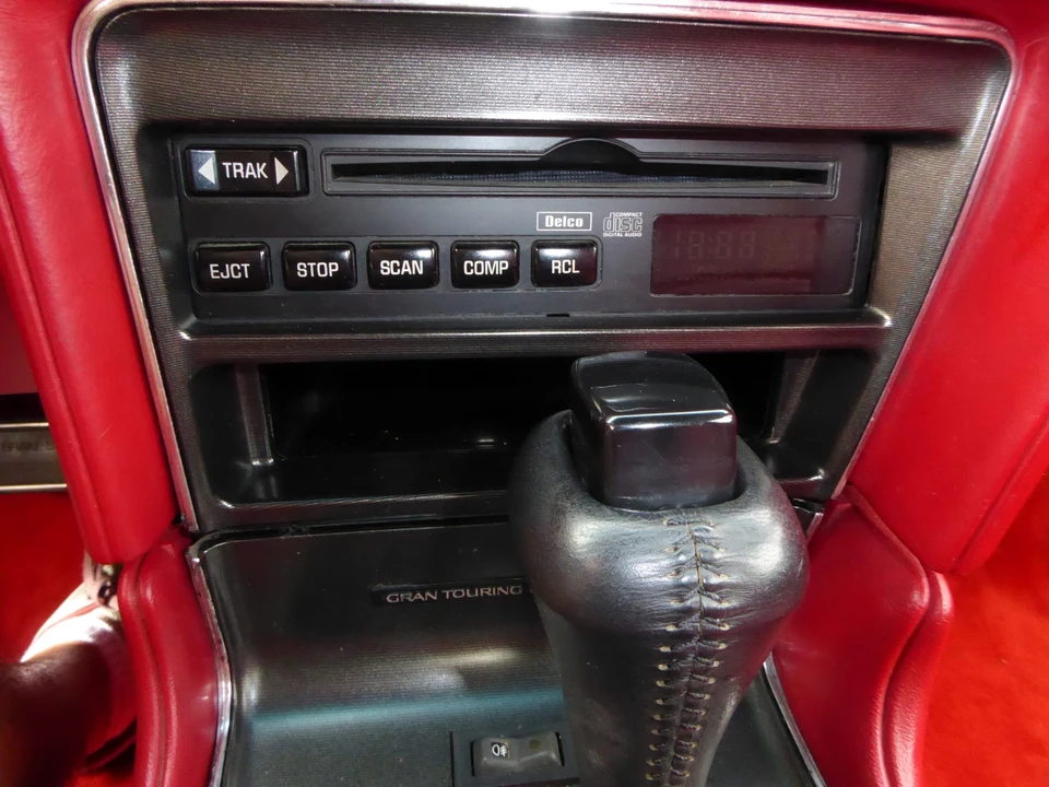 1991 Buick Reatta - Image 30 of 31