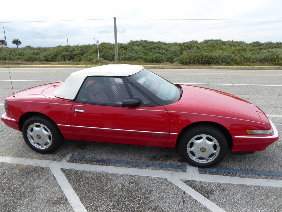 1991 Buick Reatta - Image 9 of 31