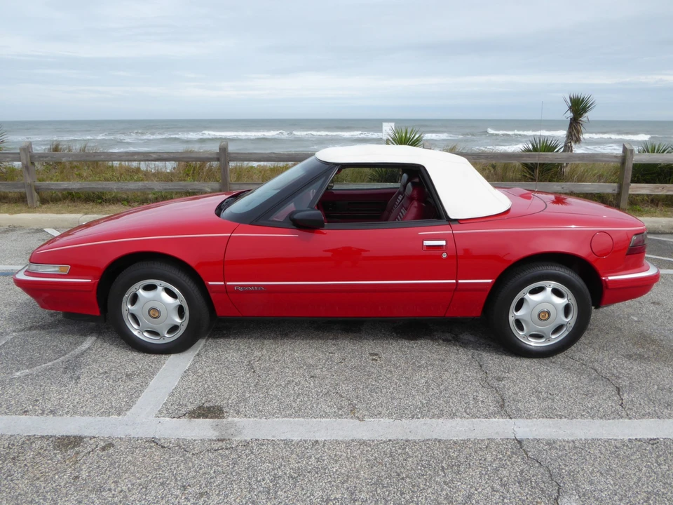 1991 Buick Reatta - Image 5 of 31