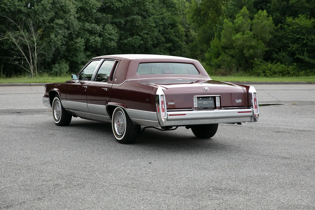 1991 Cadillac Brougham - Image 16 of 31