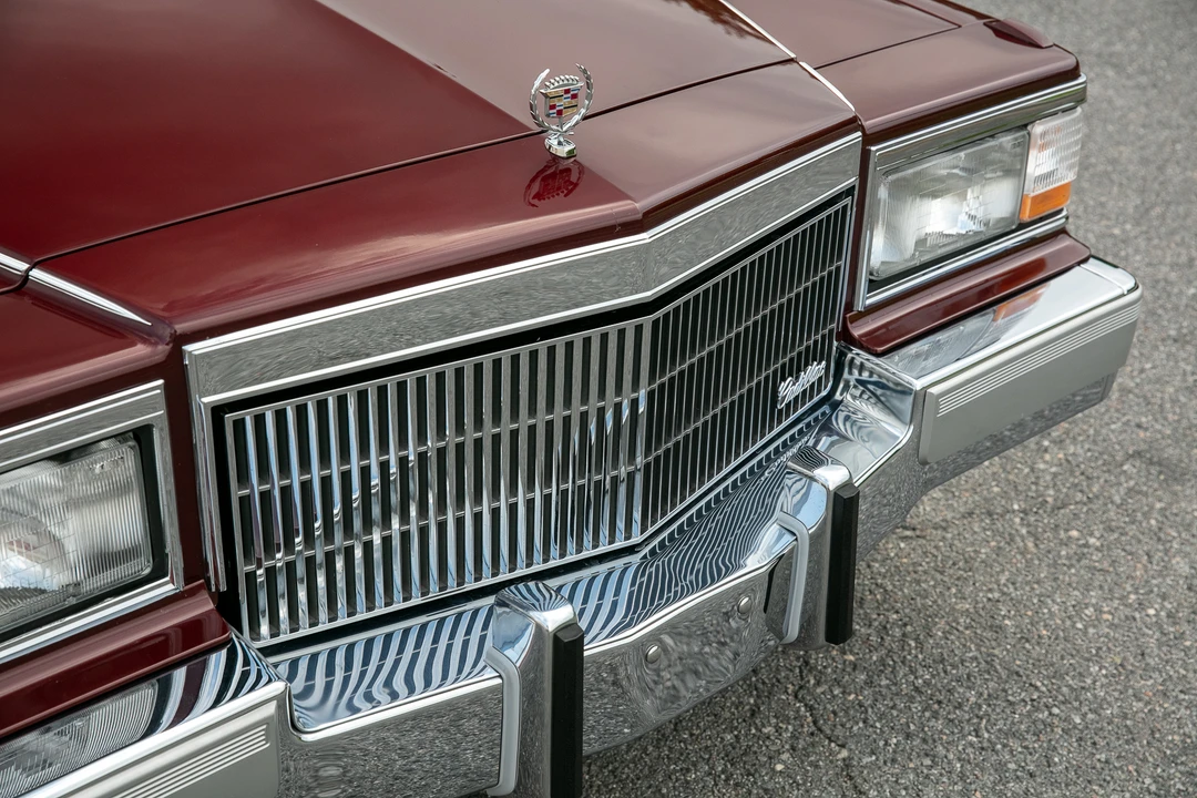 1991 Cadillac Brougham - Image 24 of 31