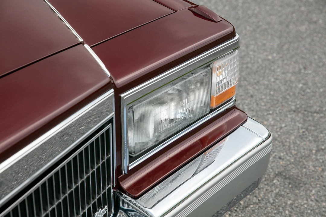 1991 Cadillac Brougham - Image 26 of 31