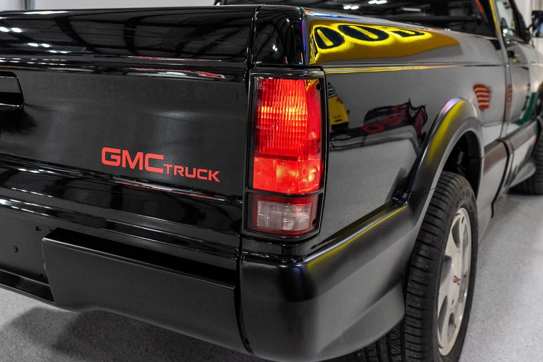 1991 GMC Syclone - Image 25 of 31