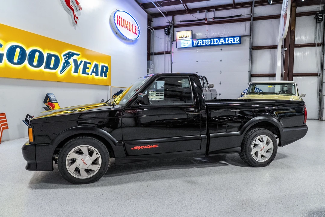 1991 GMC Syclone - Image 2 of 31