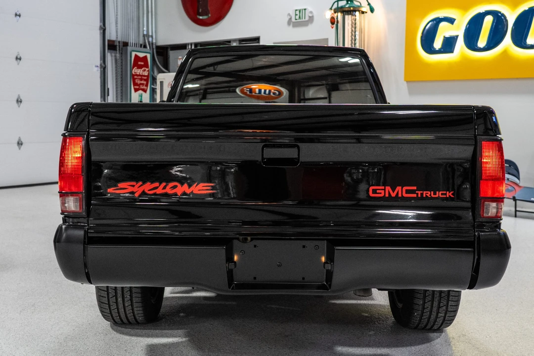 1991 GMC Syclone - Image 5 of 31