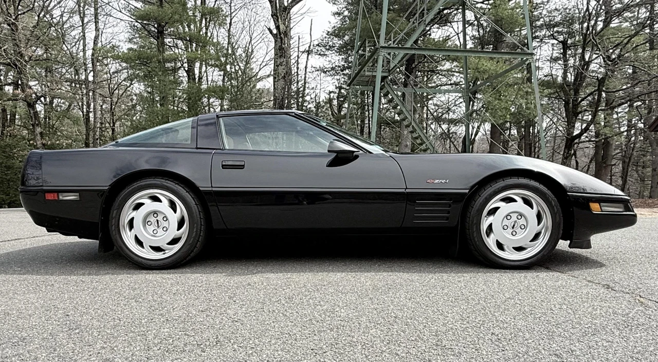 1992 Chevrolet Corvette C4 ZR1 - Image 13 of 31