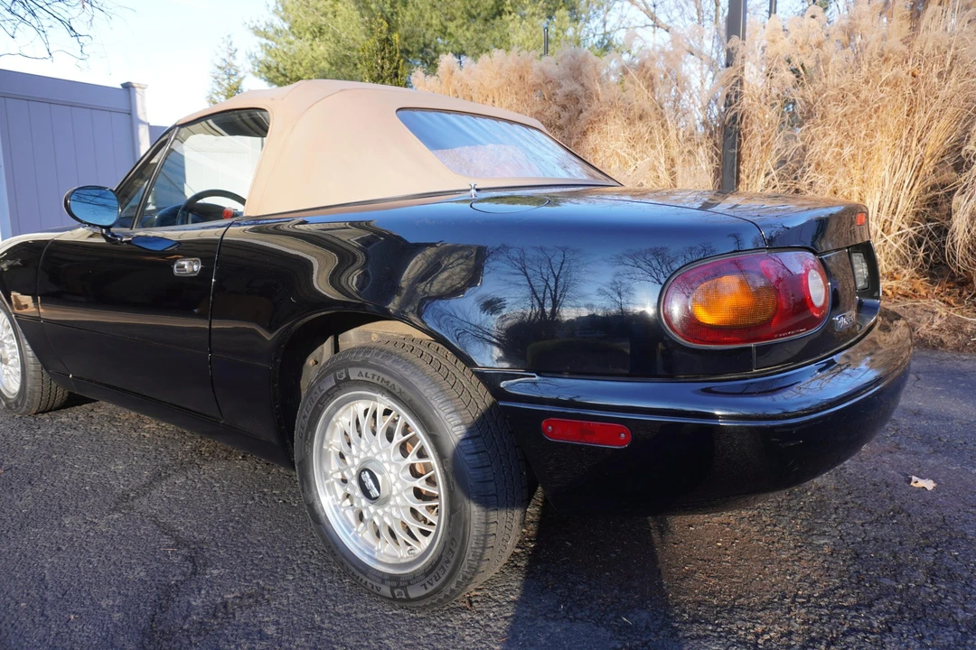 1992 Mazda NA MX-5 Miata - Image 21 of 31
