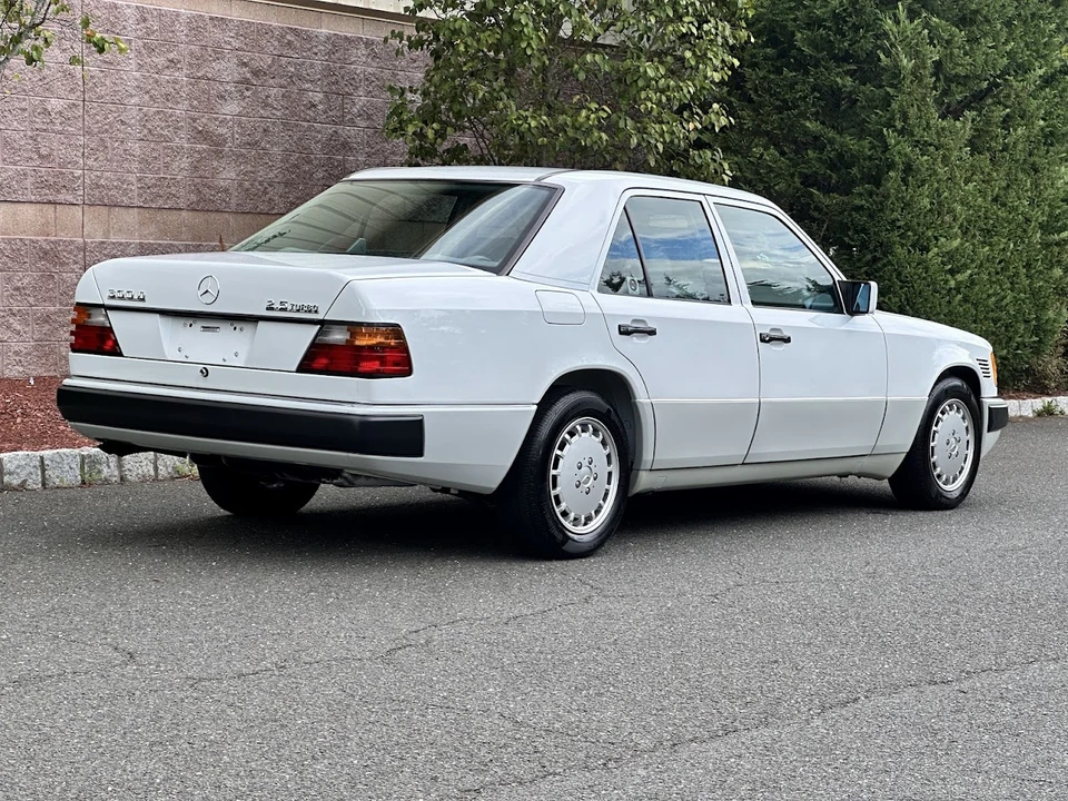 1992 Mercedes-Benz W124 E-Class - Image 23 of 31