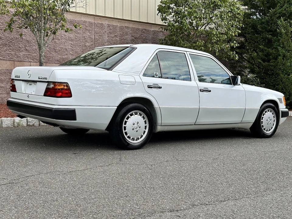 1992 Mercedes-Benz W124 E-Class - Image 17 of 31