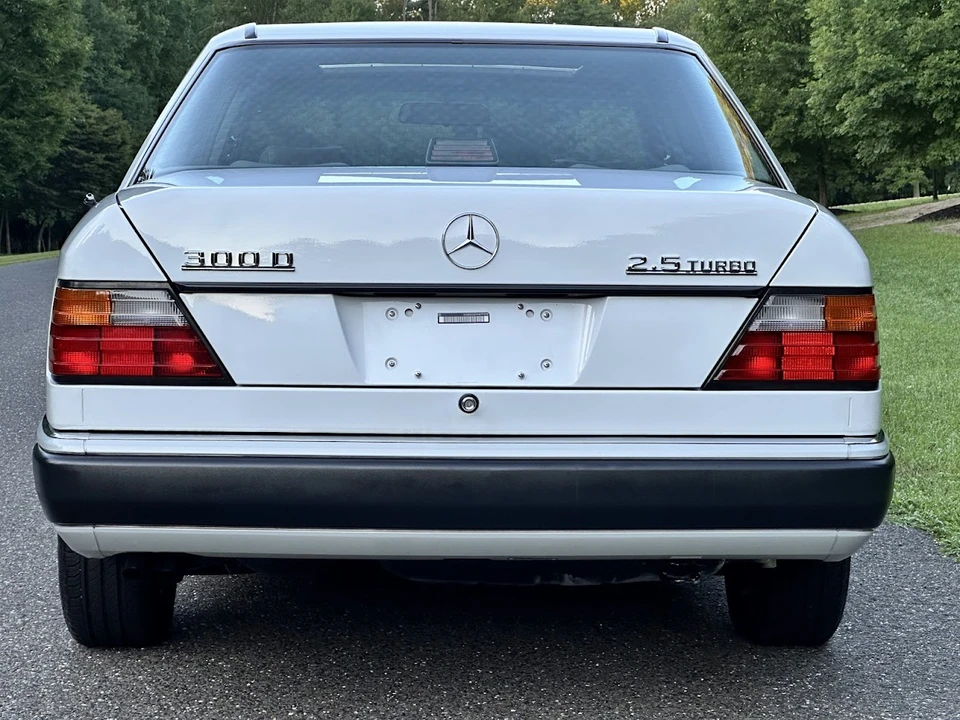 1992 Mercedes-Benz W124 E-Class - Image 24 of 31