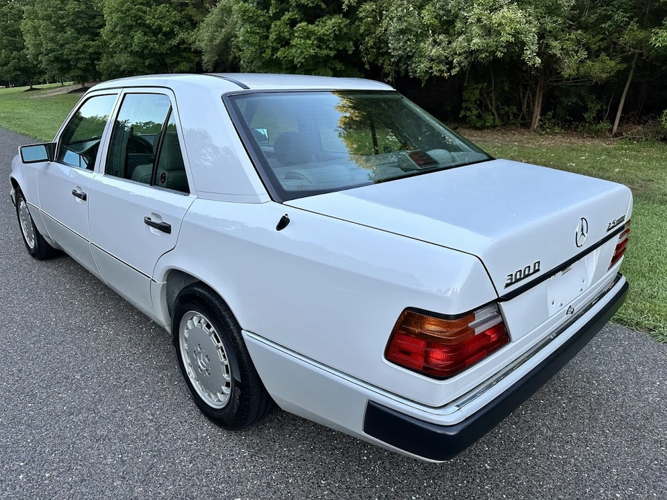 1992 Mercedes-Benz W124 E-Class - Image 27 of 31