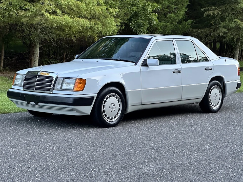 1992 Mercedes-Benz W124 E-Class - Image 2 of 31