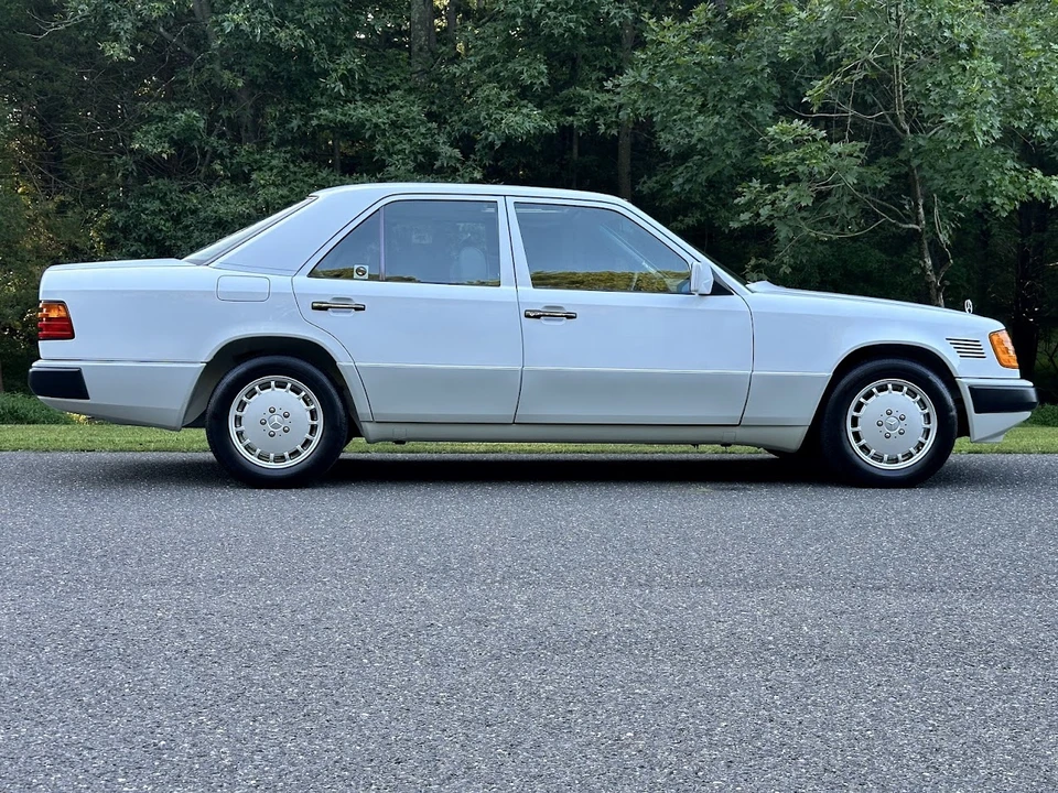 1992 Mercedes-Benz W124 E-Class - Image 16 of 31
