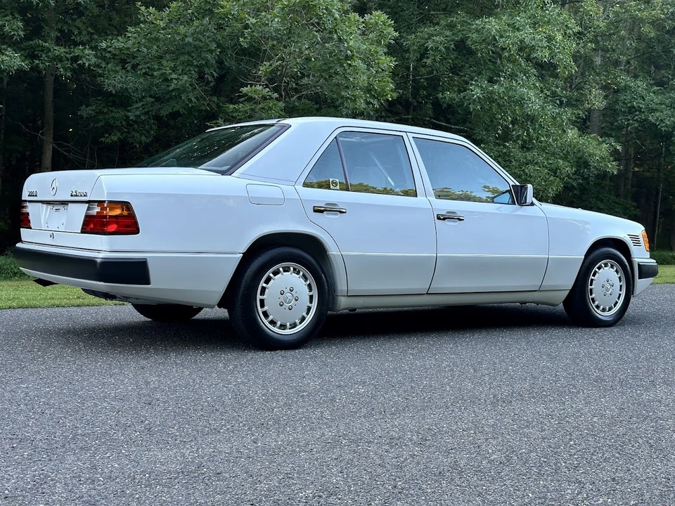 1992 Mercedes-Benz W124 E-Class - Image 18 of 31