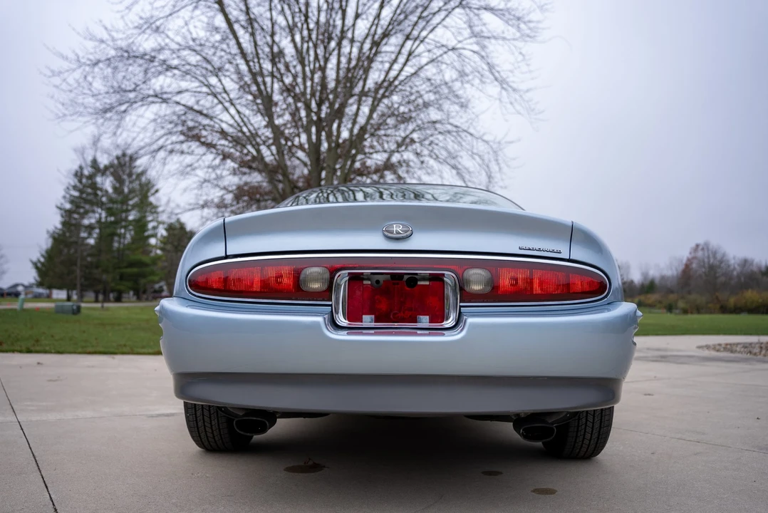 1995 Buick Riviera 8th Gen - Image 25 of 31