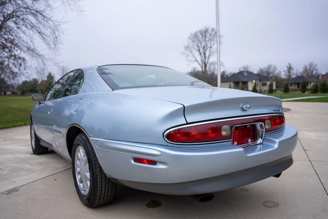 1995 Buick Riviera 8th Gen - Image 31 of 31