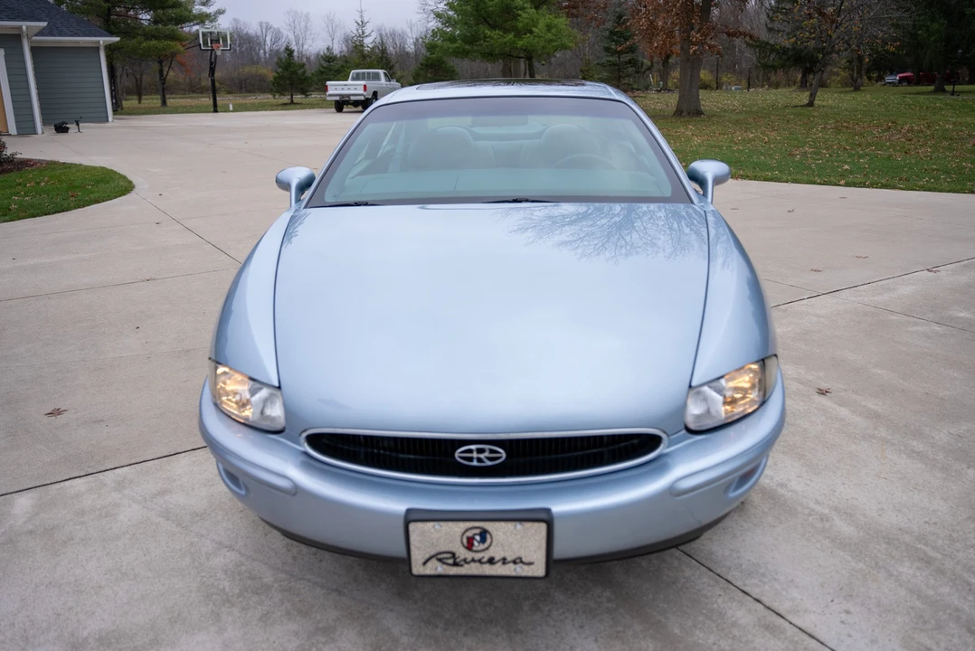 1995 Buick Riviera 8th Gen - Image 9 of 31
