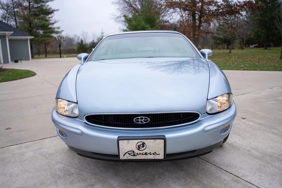 1995 Buick Riviera 8th Gen - Image 10 of 31