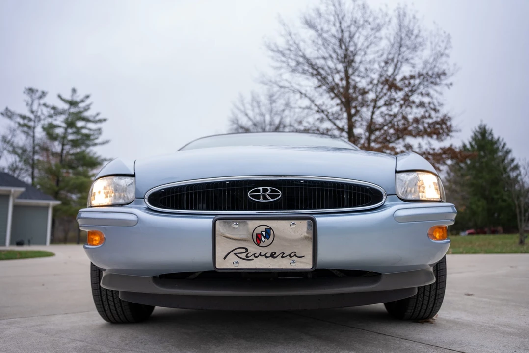 1995 Buick Riviera 8th Gen - Image 11 of 31
