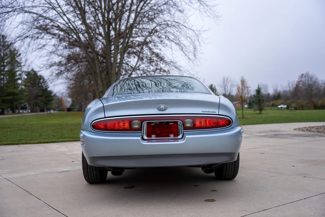 1995 Buick Riviera 8th Gen - Image 24 of 31