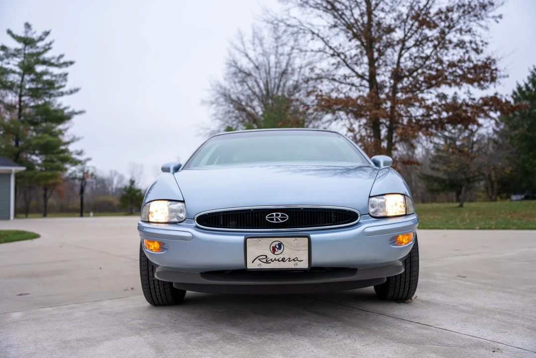 1995 Buick Riviera 8th Gen - Image 8 of 31