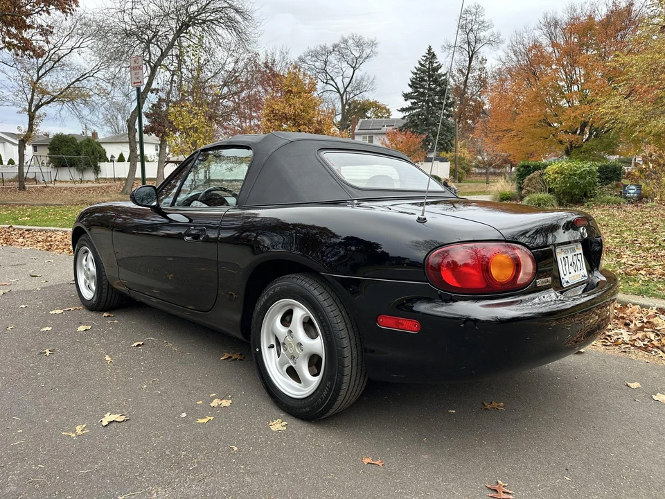 1999 Mazda NB MX-5 Miata - Image 19 of 31