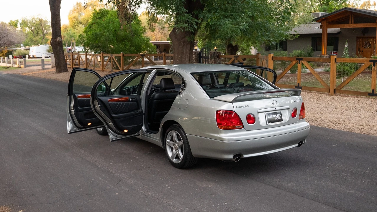 2001 Lexus GS 2nd Gen - Image 31 of 31