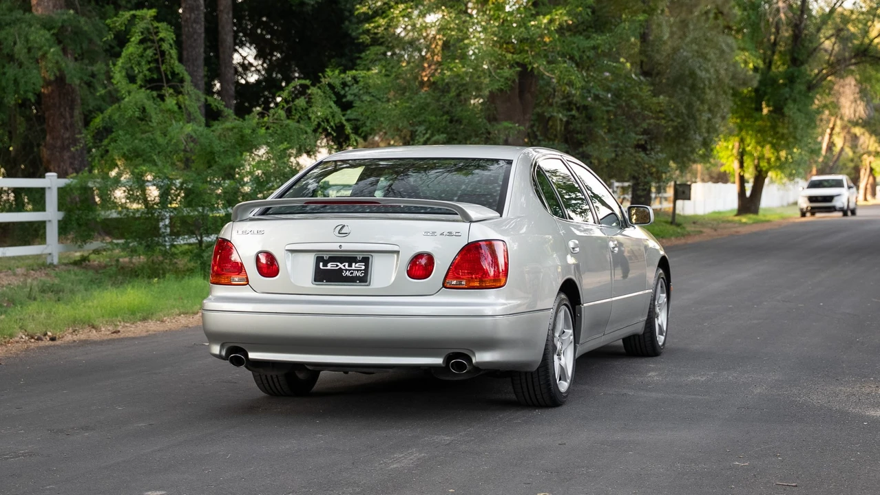 2001 Lexus GS 2nd Gen - Image 26 of 31
