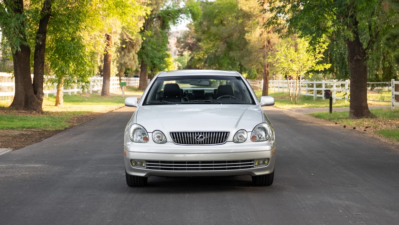 2001 Lexus GS 2nd Gen - Image 10 of 31
