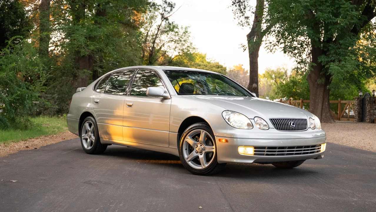2001 Lexus GS 2nd Gen - Image 2 of 31