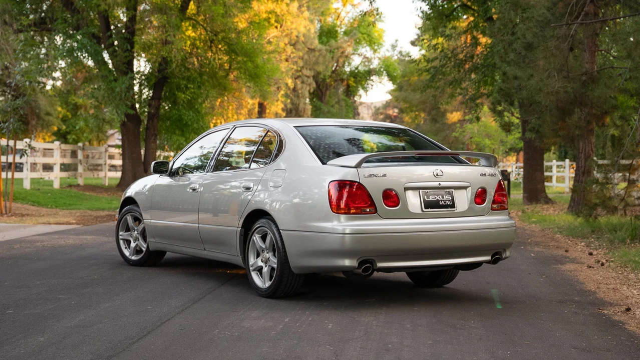 2001 Lexus GS 2nd Gen - Image 19 of 31