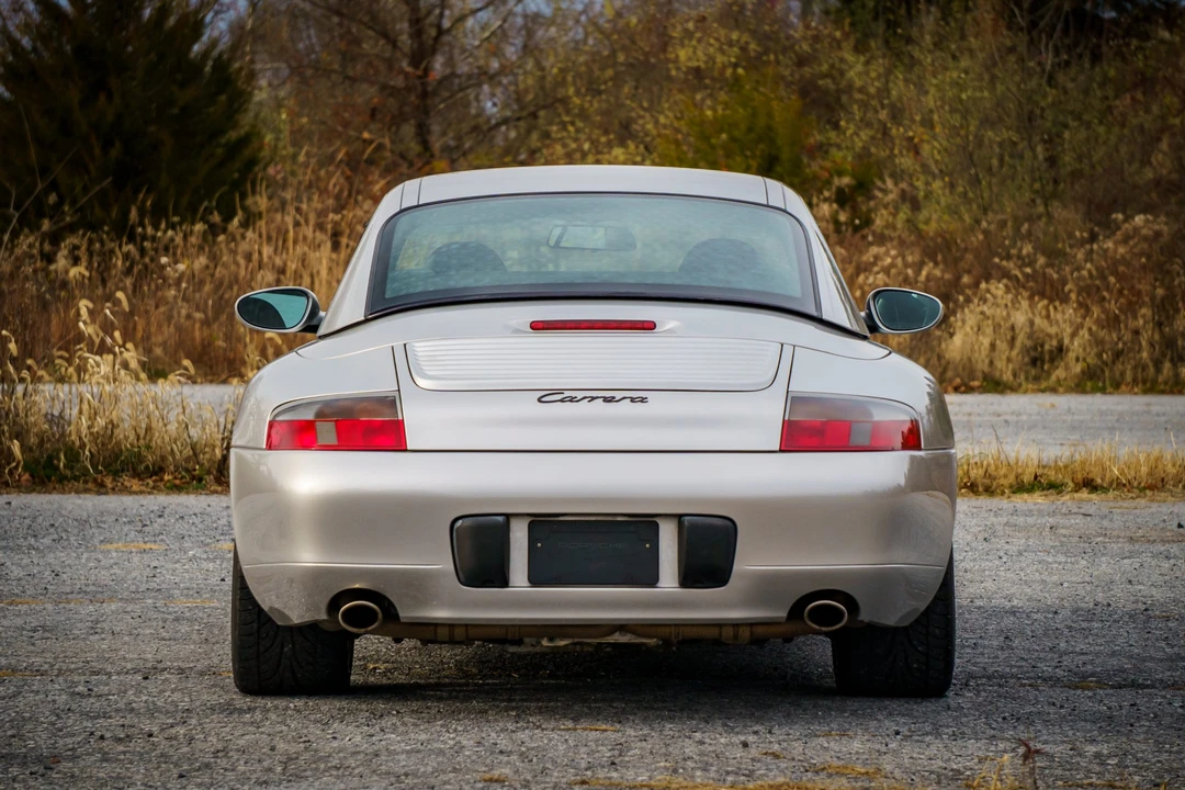 2001 Porsche 996 Carrera - Image 12 of 31