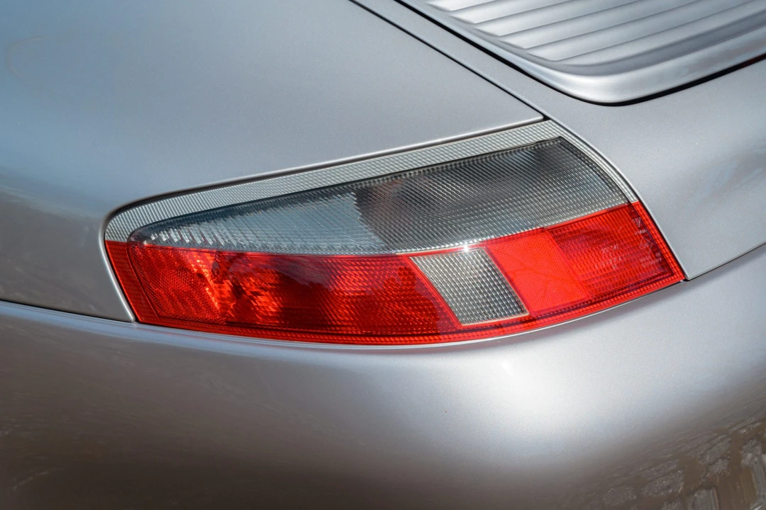 2001 Porsche 996 Carrera - Image 25 of 31