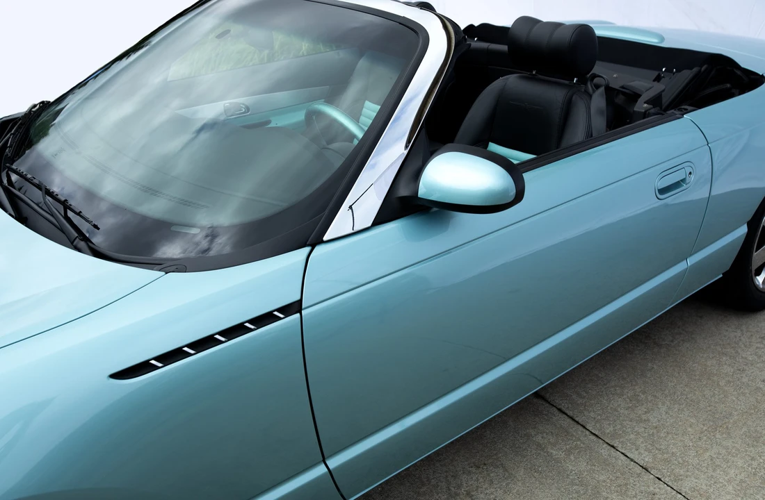 2002 Ford Thunderbird 11th Gen - Image 19 of 31