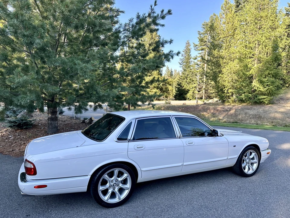 2002 Jaguar X308 XJR - Image 13 of 31