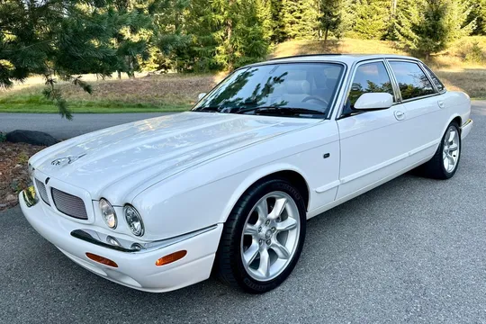 2002 Jaguar XJR
