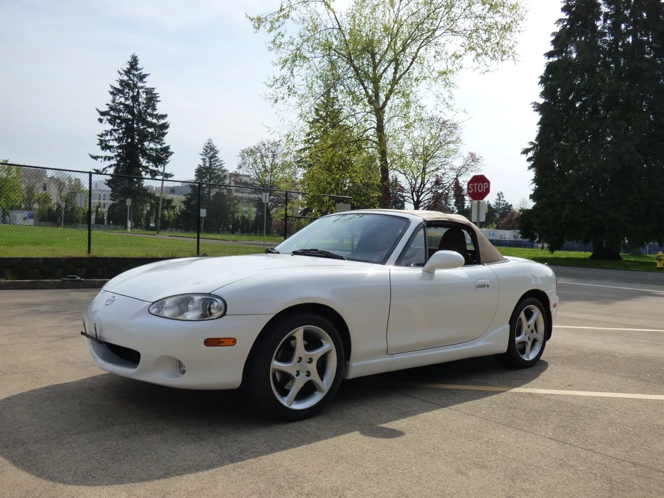 2002 Mazda NB MX-5 Miata - Image 2 of 31