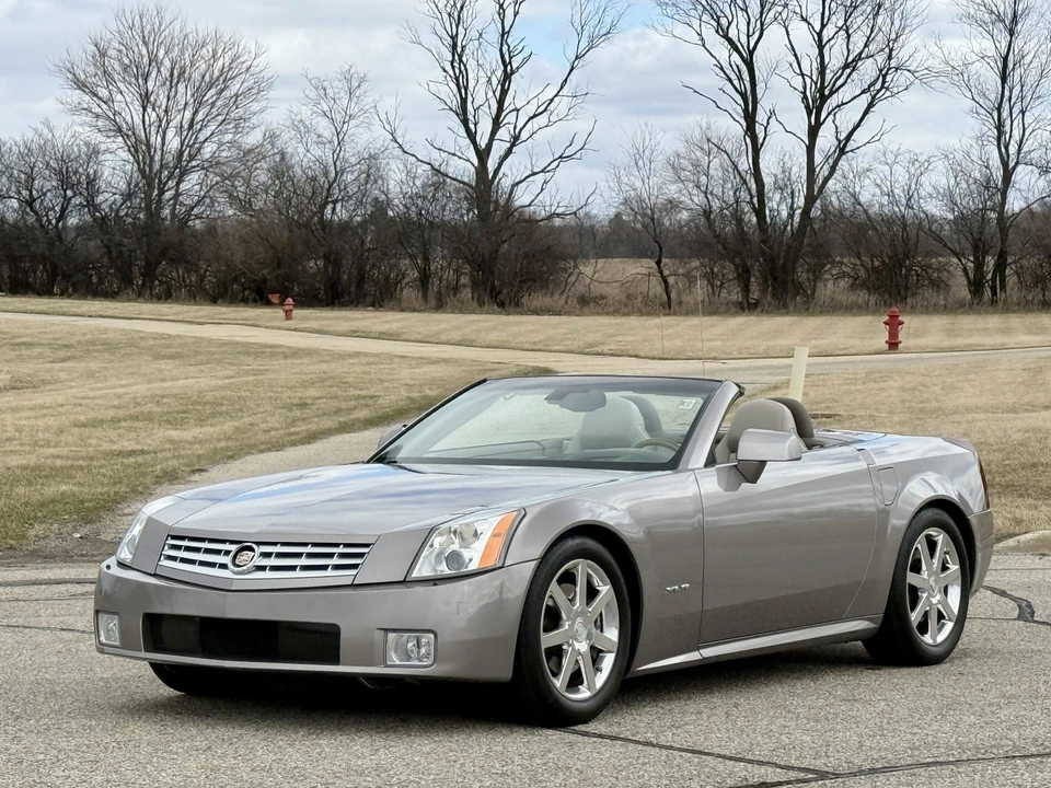 2004 Cadillac XLR - Image 11 of 31
