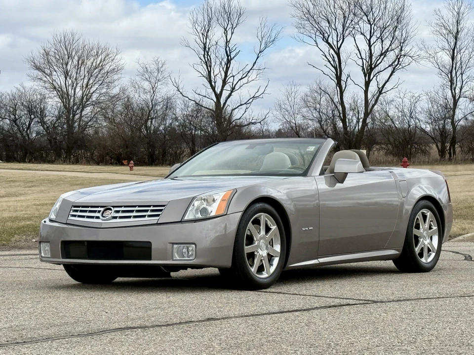2004 Cadillac XLR - Image 12 of 31