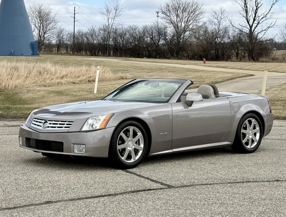 2004 Cadillac XLR - Image 14 of 31