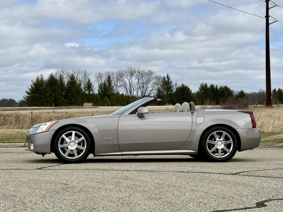 2004 Cadillac XLR - Image 16 of 31
