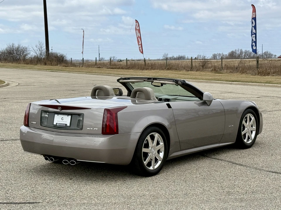 2004 Cadillac XLR - Image 19 of 31