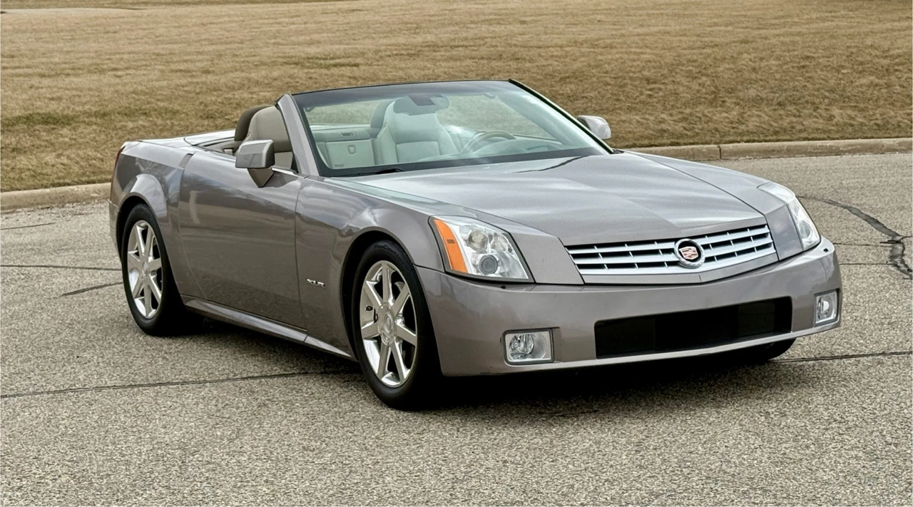 2004 Cadillac XLR - Image 20 of 31