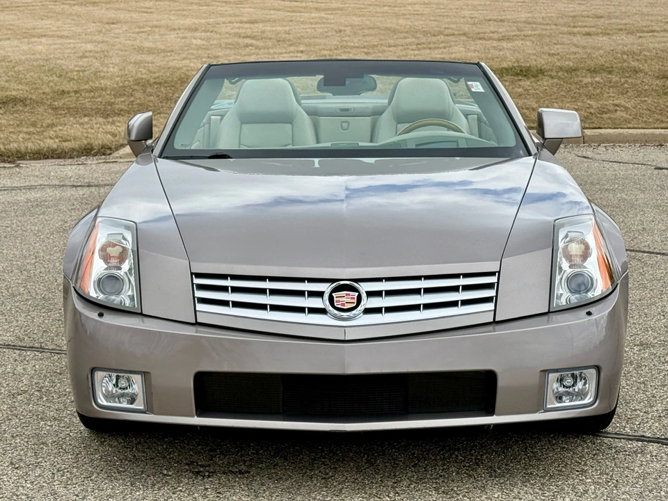2004 Cadillac XLR - Image 21 of 31