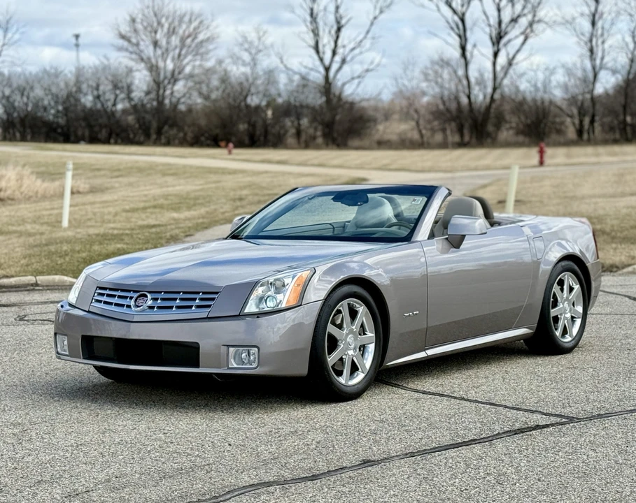 2004 Cadillac XLR - Image 9 of 31